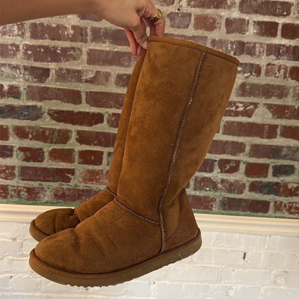 Uggs - image 2